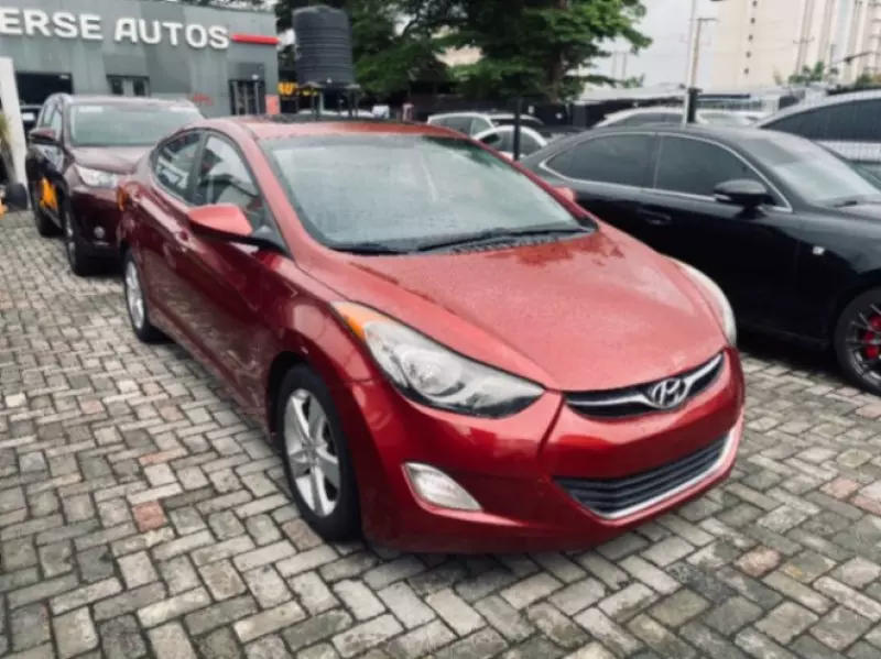 Hyundai Elantra   - 2013