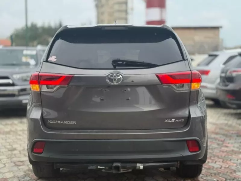 TOYOTA Highlander   - 2018
