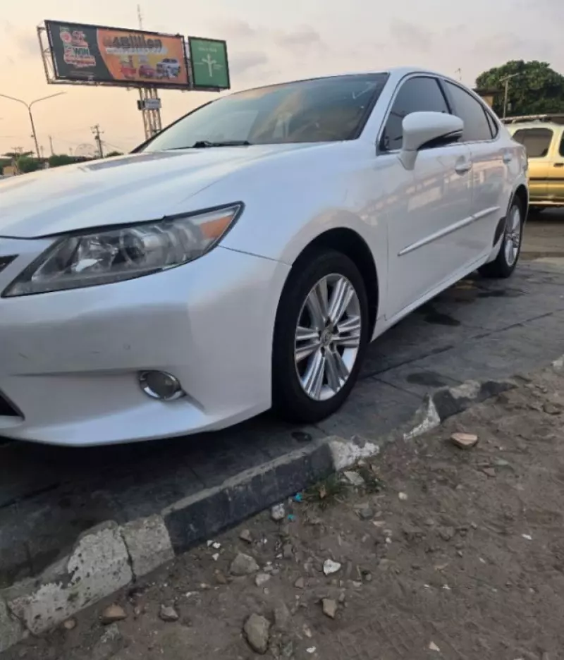 Lexus ES   - 2014
