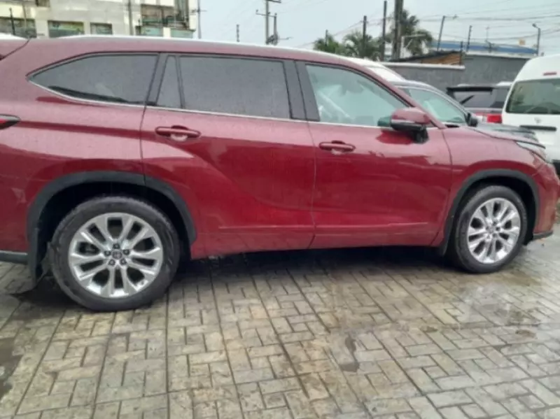 Toyota Highlander   - 2021