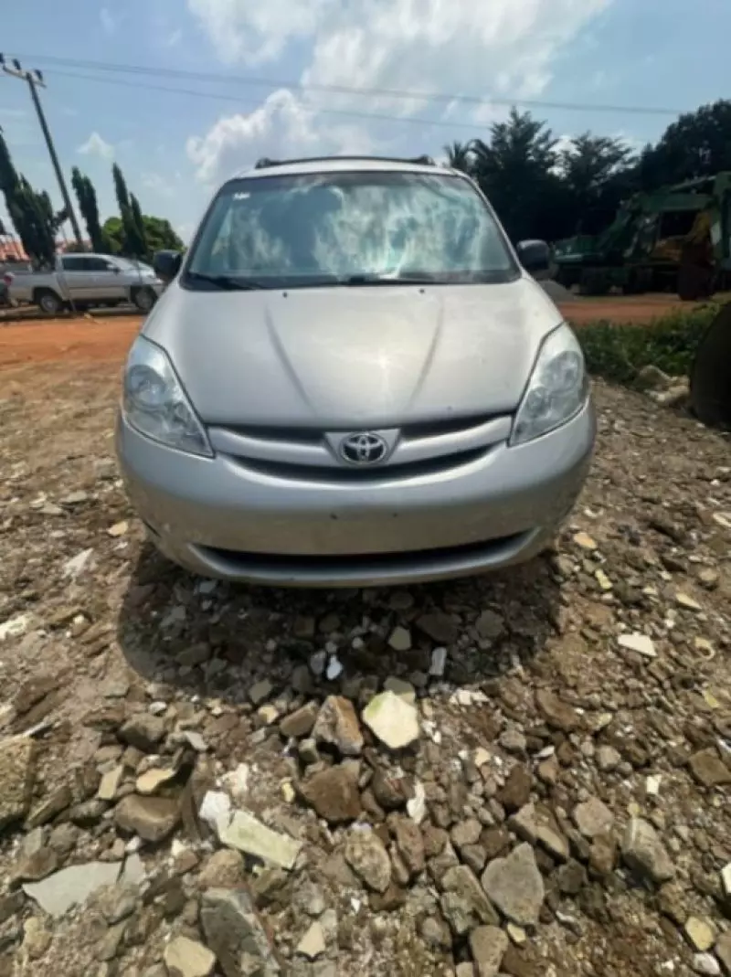 Toyota Sienna   - 2009