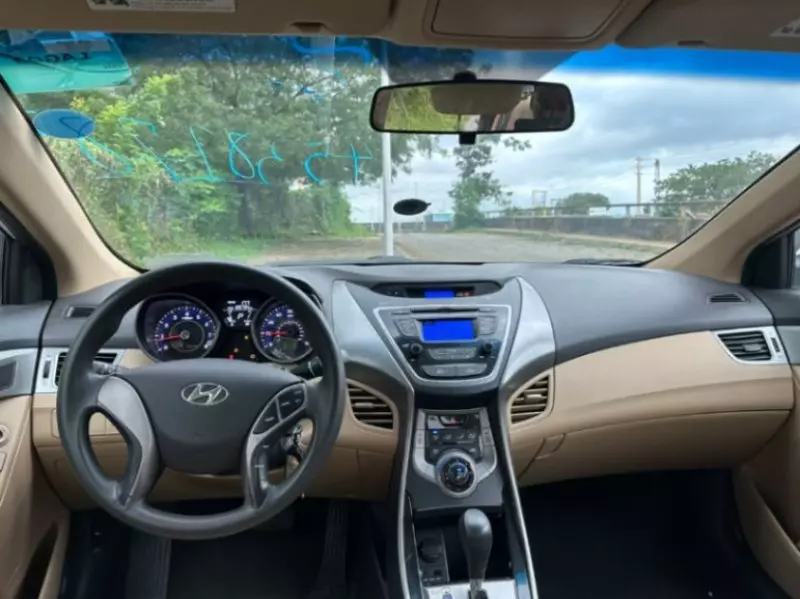 Hyundai Elantra   - 2013