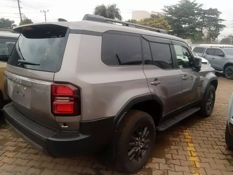 Toyota Landcruiser Prado - 2023