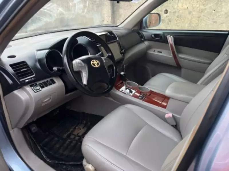 Toyota Highlander   - 2010
