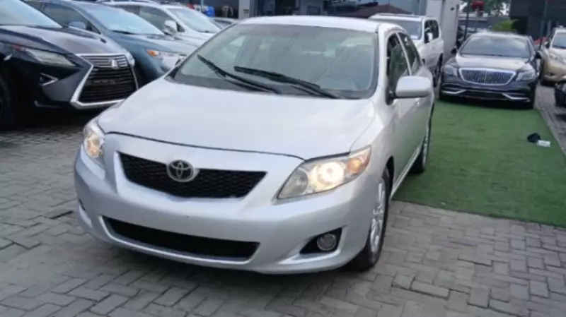 Toyota Corolla   - 2009