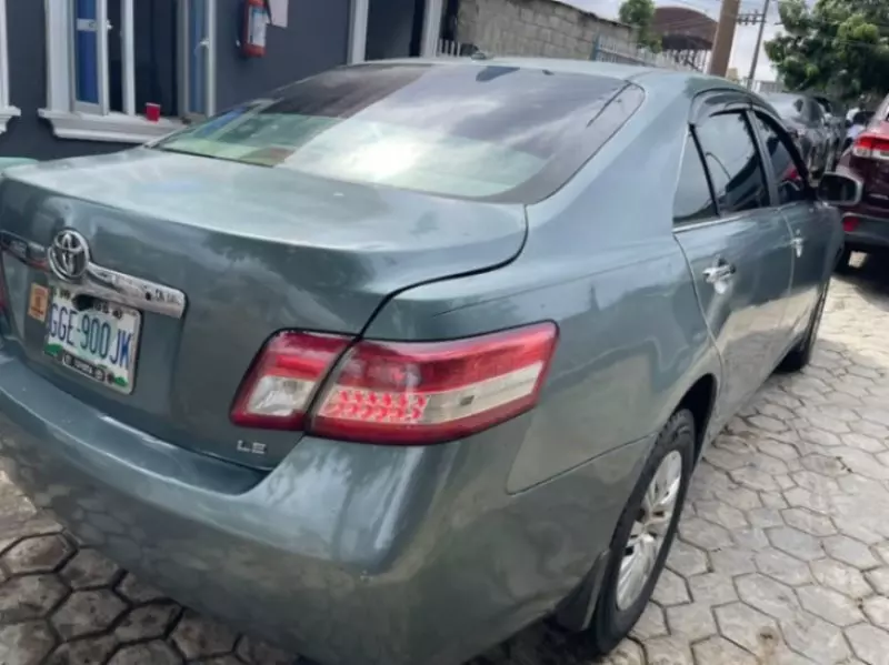 TOYOTA Camry   - 2010
