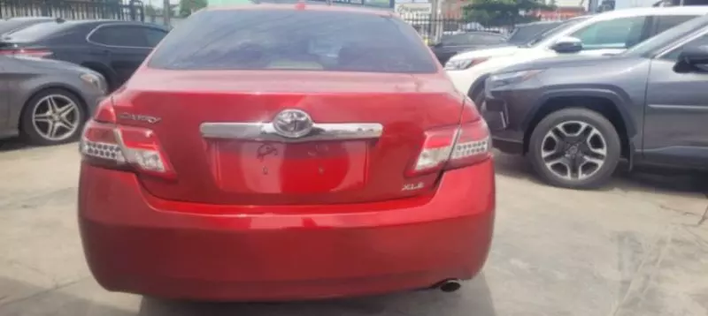 Toyota Camry   - 2010