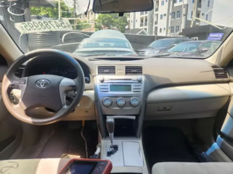 Toyota Camry - 2010