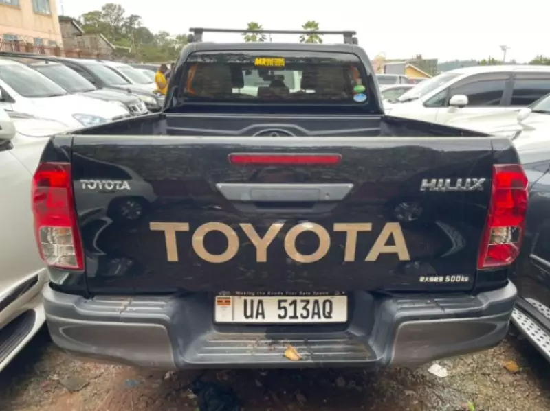 Toyota Hilux   - 2019