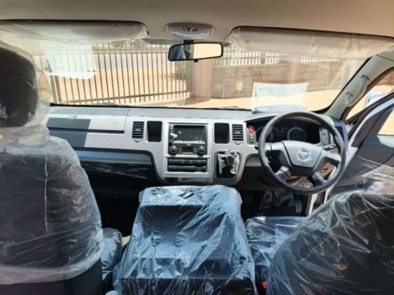 TOYOTA Hiace - 2013