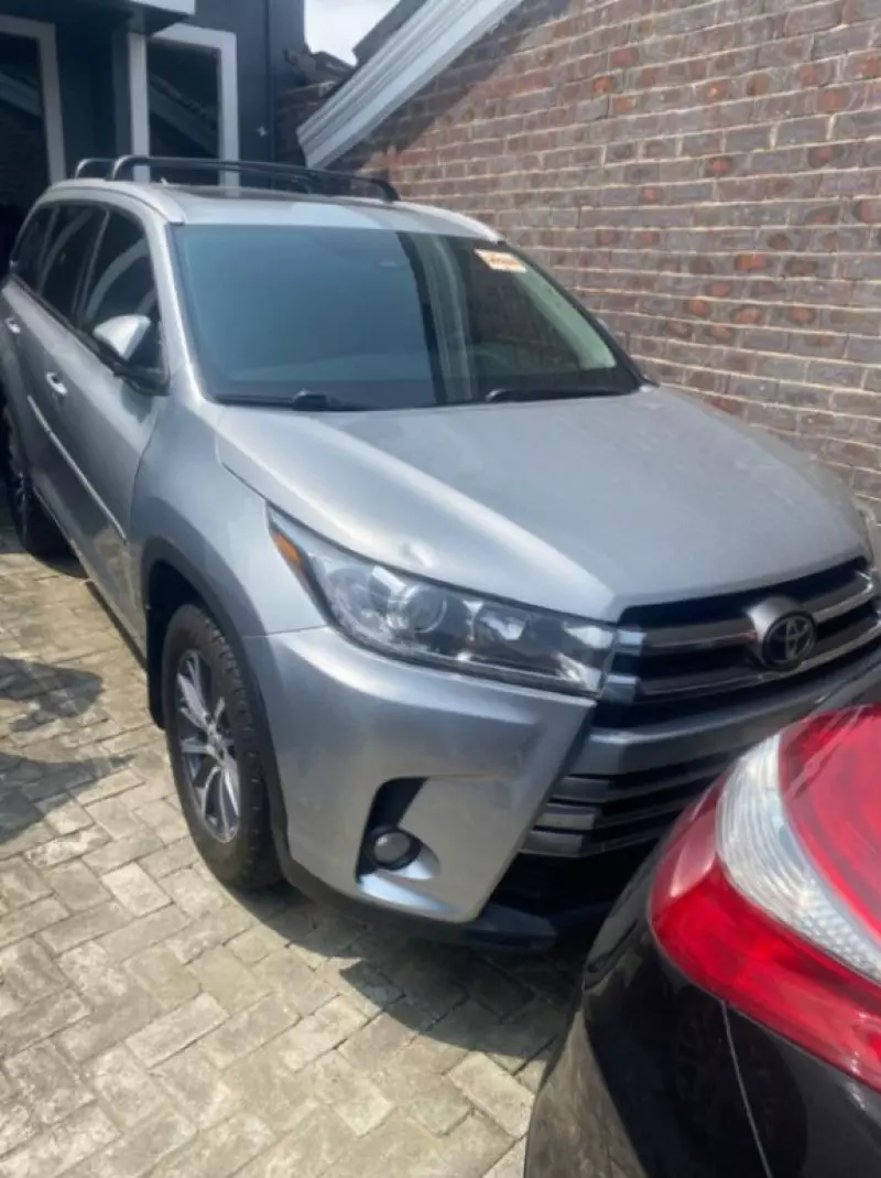 Toyota Highlander   - 2017