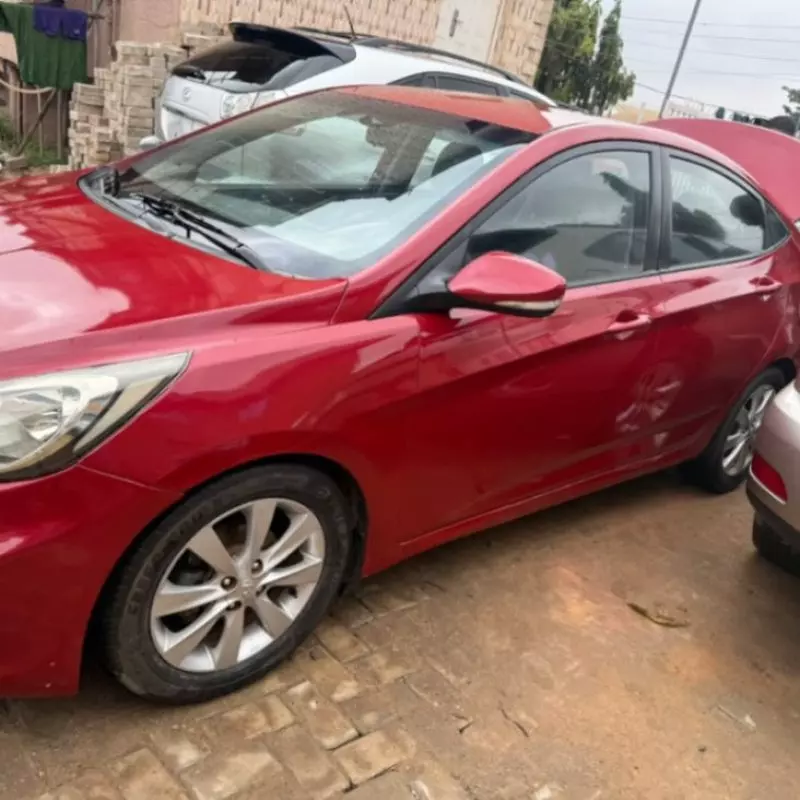 Hyundai Accent - 2011