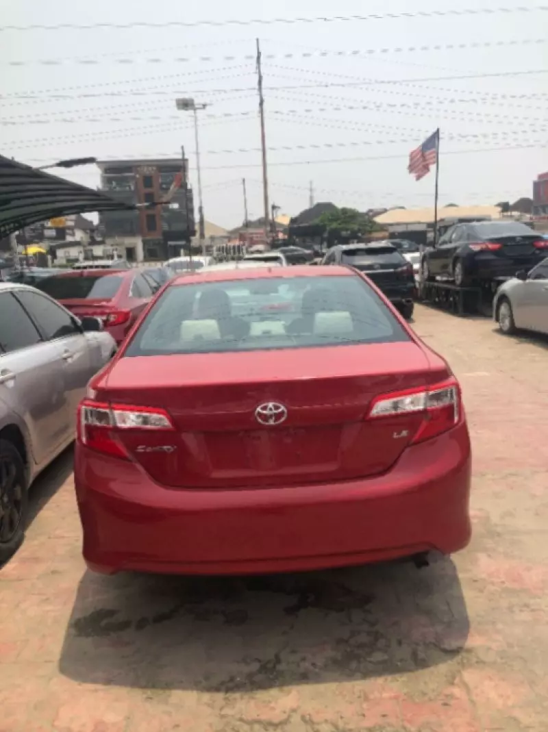 Toyota Camry   - 2012