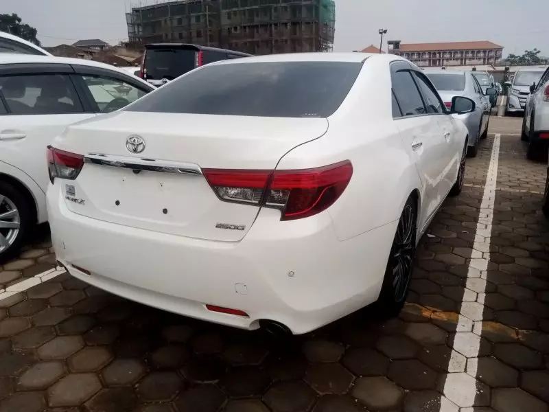 Toyota Mark X   - 2012