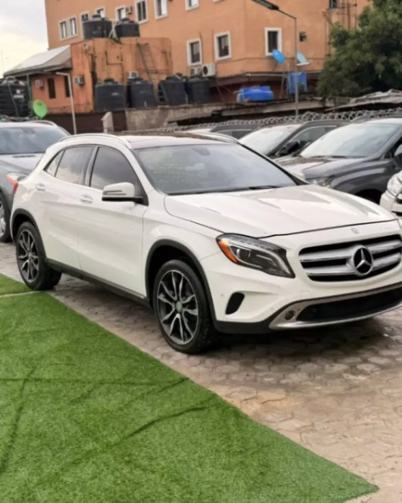 Mercedes-Benz GLA-Class   - 2015