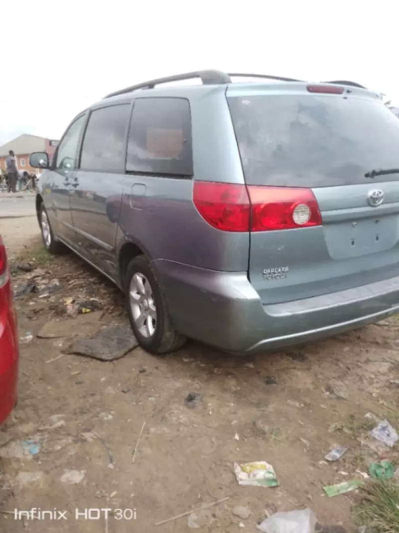 Toyota Sienna - 2006