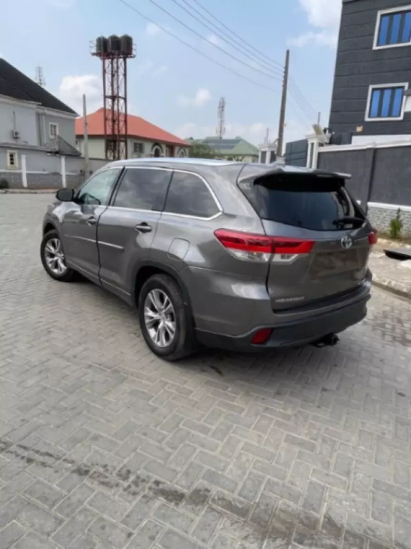 Toyota Highlander   - 2015