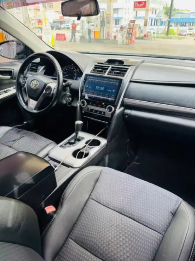 Toyota Camry   - 2014