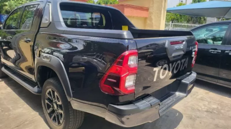 Toyota Hilux   - 2021
