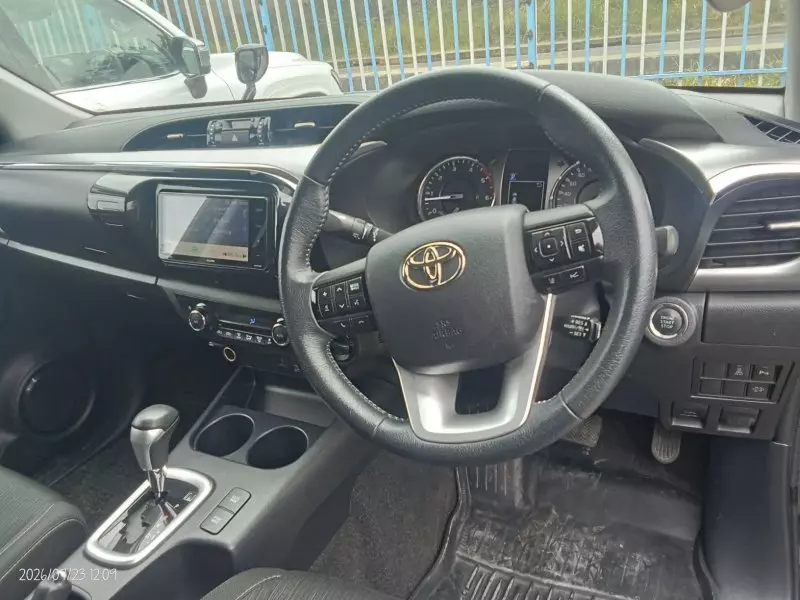 TOYOTA Hilux   - 2020