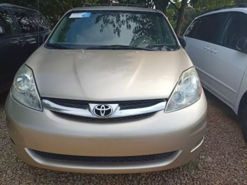 Toyota Sienna   - 2009