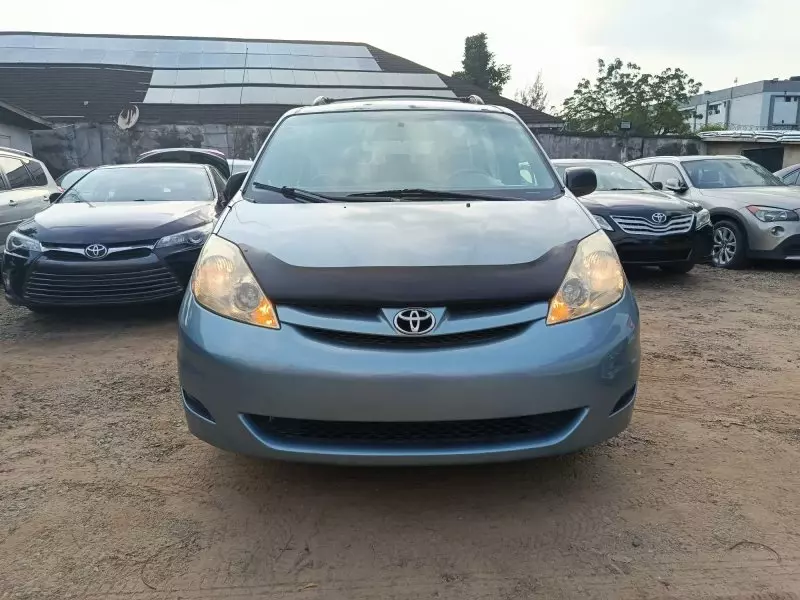 Toyota Sienna   - 2006