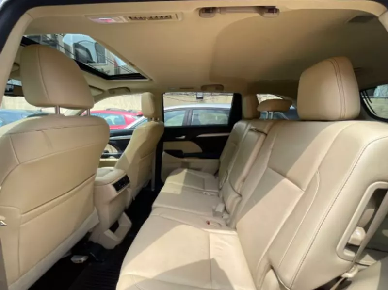 Toyota Highlander   - 2015