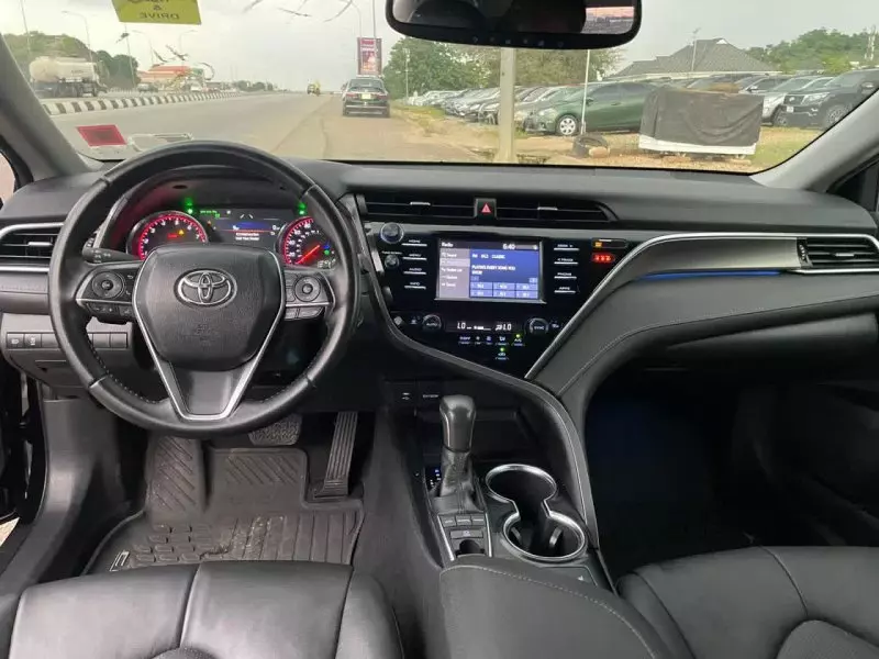 Toyota Camry - 2018
