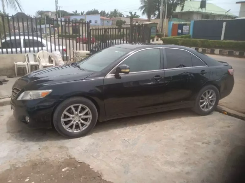 Toyota Camry   - 2011
