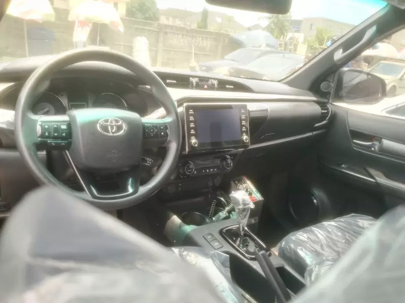 Toyota Hilux   - 2022