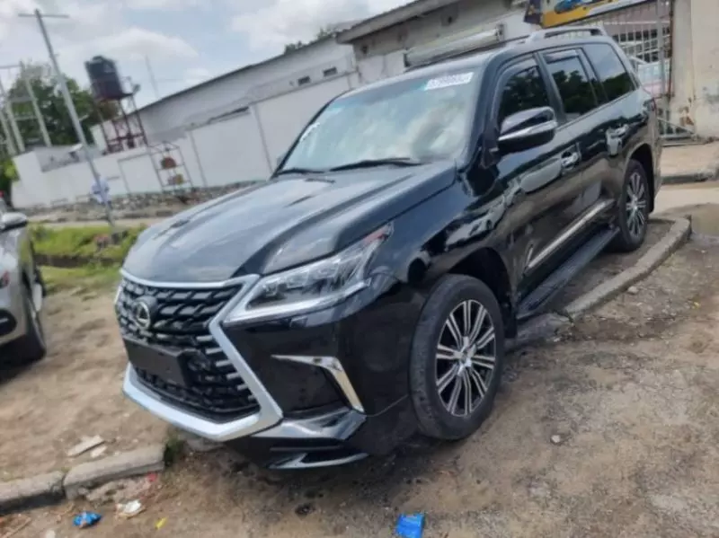 Lexus LX 570   - 2010