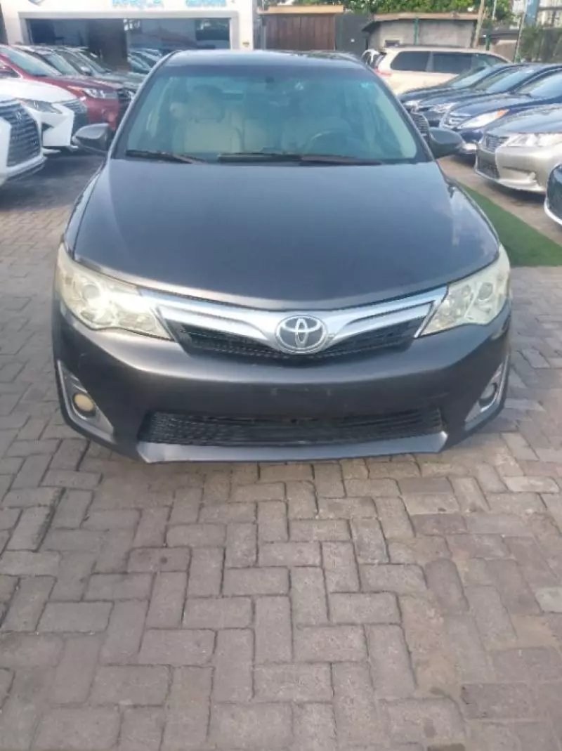 Toyota Camry   - 2012