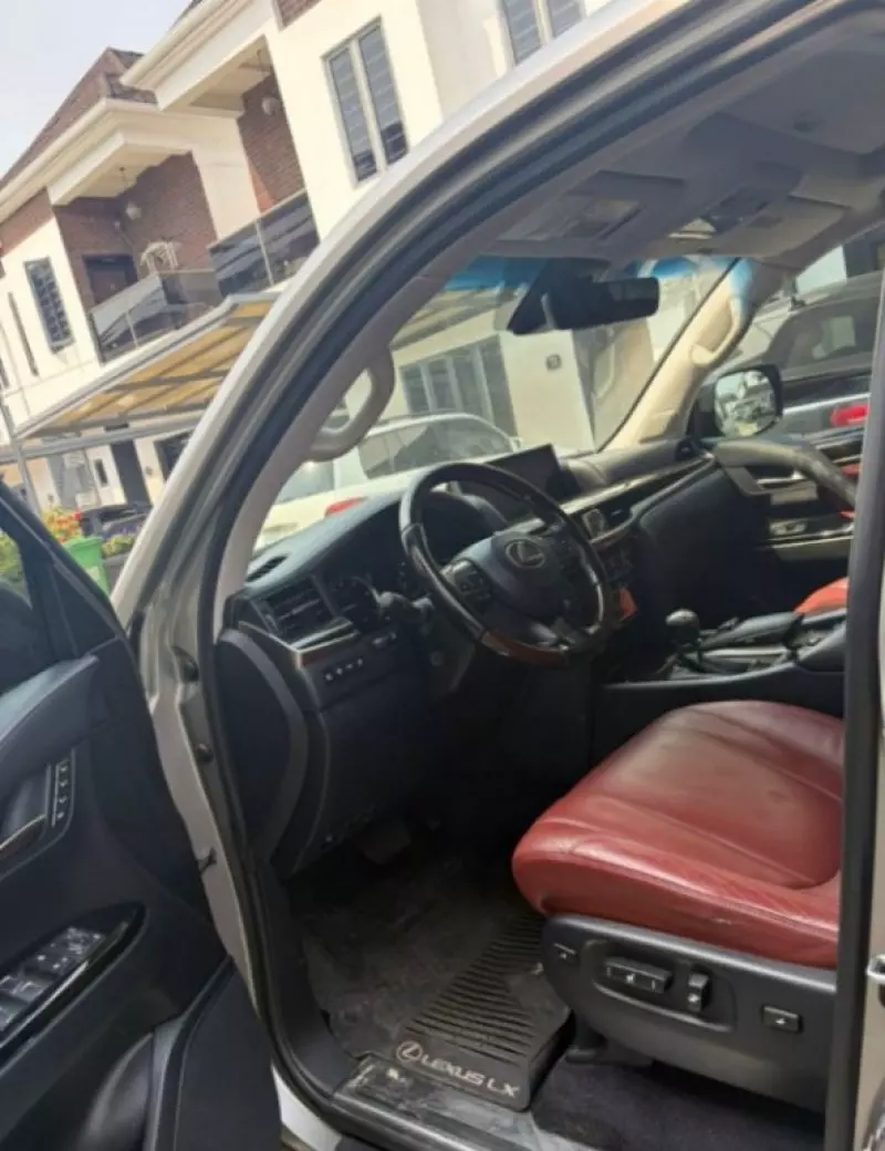 Lexus LX 570   - 2020