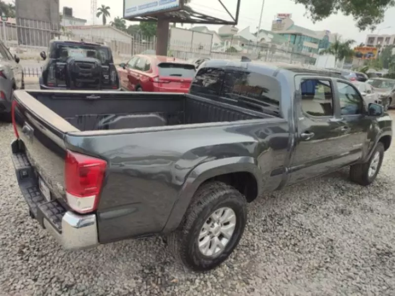 Toyota Tacoma   - 2019
