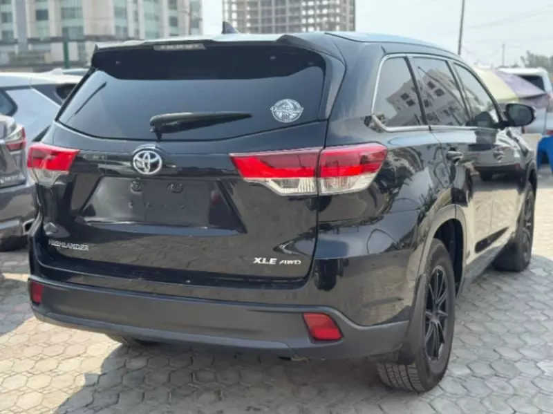 Toyota Highlander   - 2015