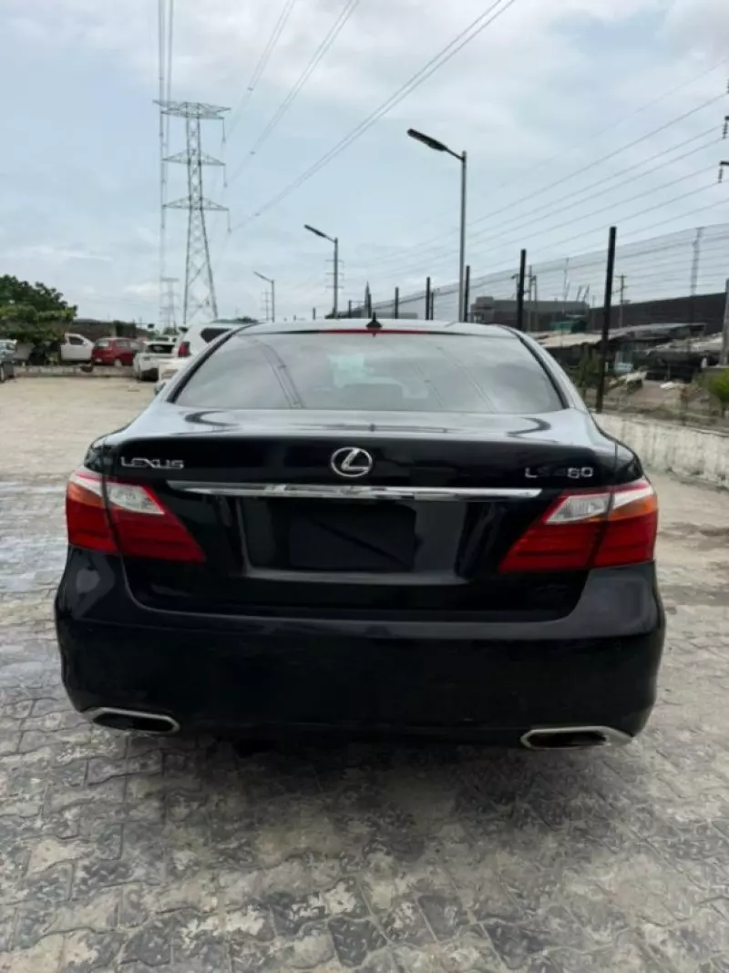 Lexus LS 460   - 2007