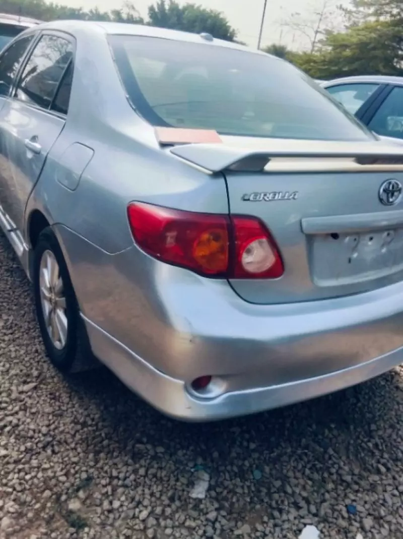 Toyota Corolla   - 2010