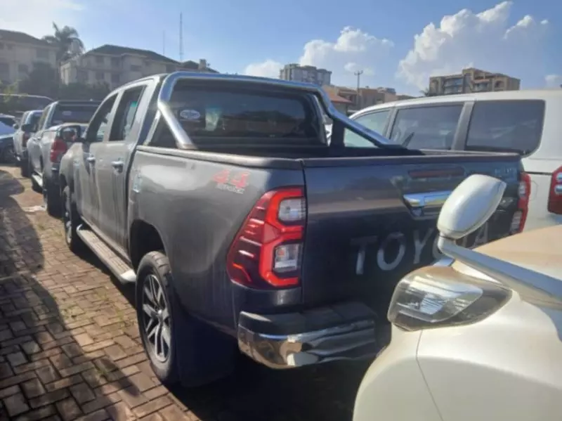 Toyota Hilux   - 2025