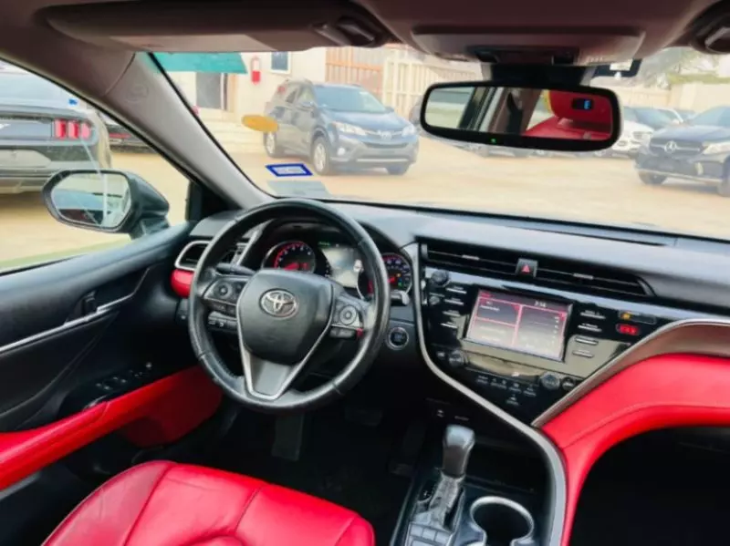 Toyota Camry   - 2018