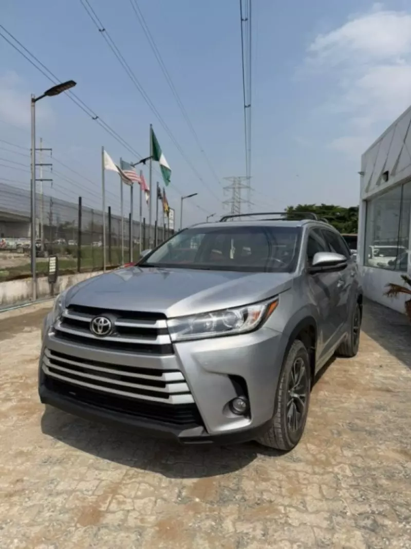 Toyota Highlander   - 2016