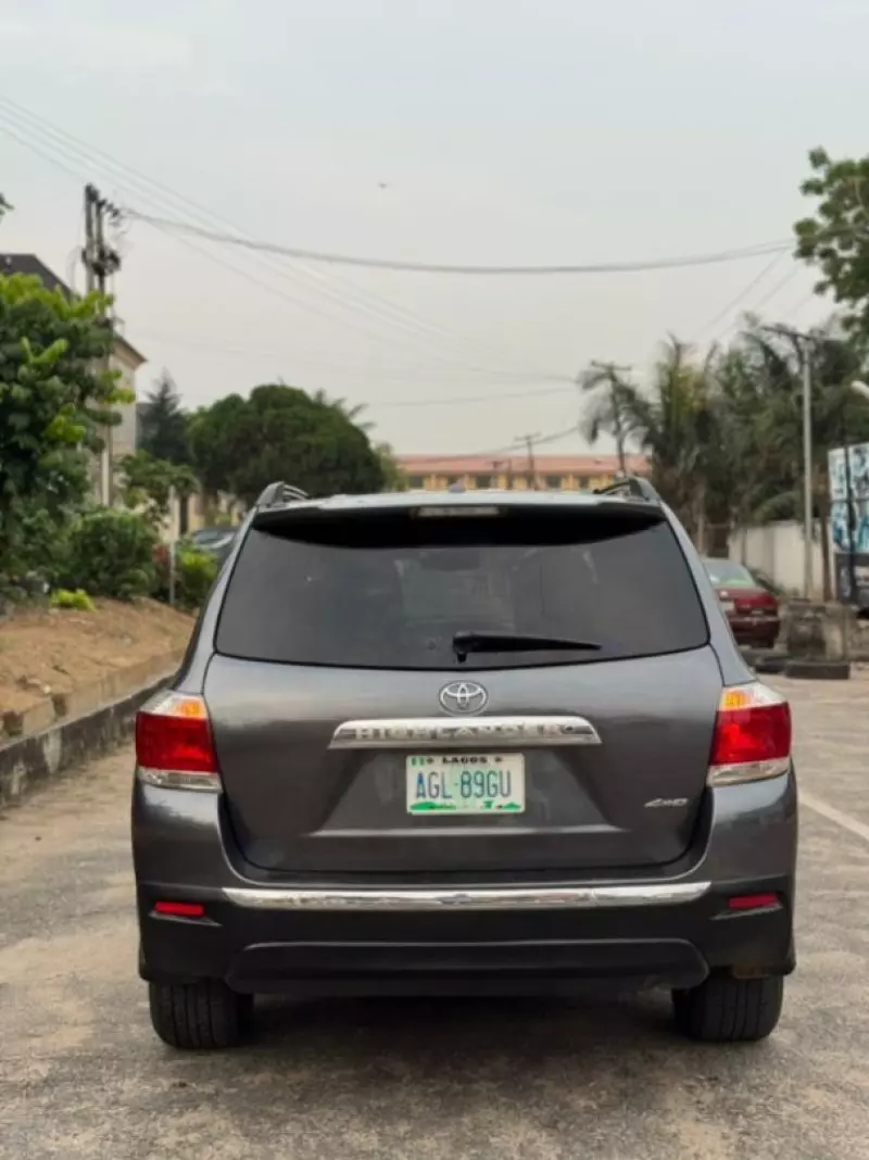 Toyota Highlander   - 2012
