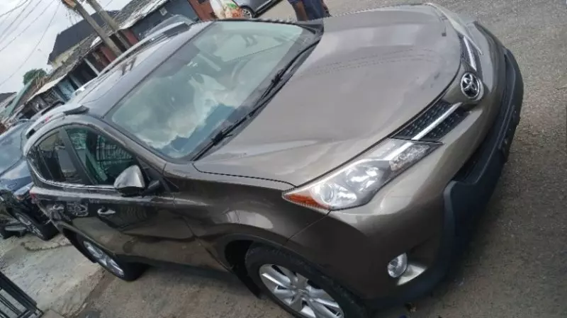 Toyota RAV 4   - 2015