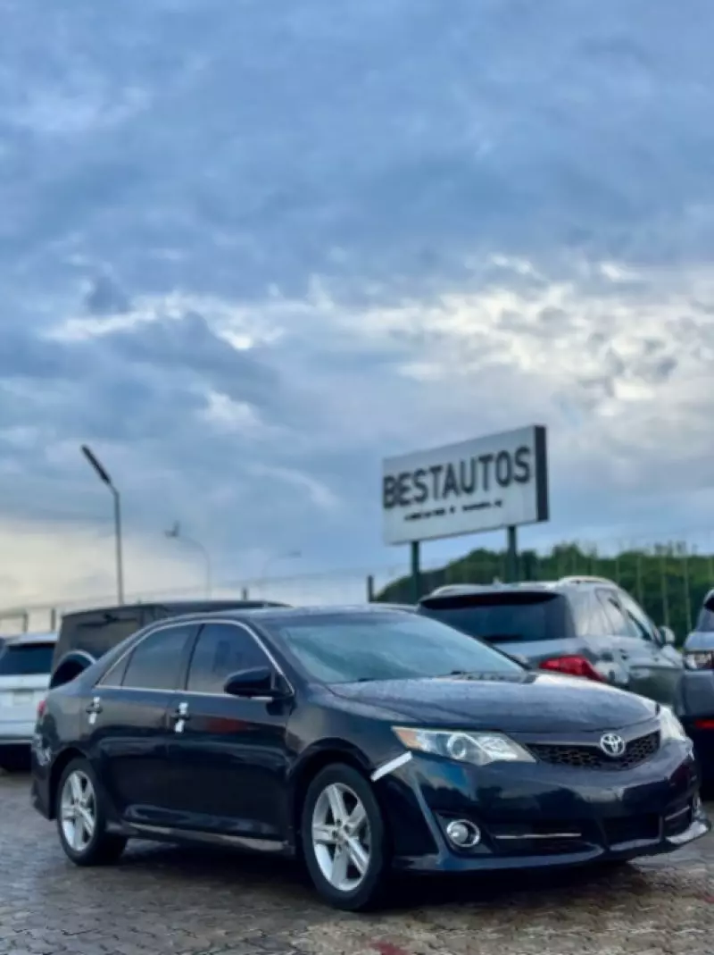 Toyota Camry   - 2014