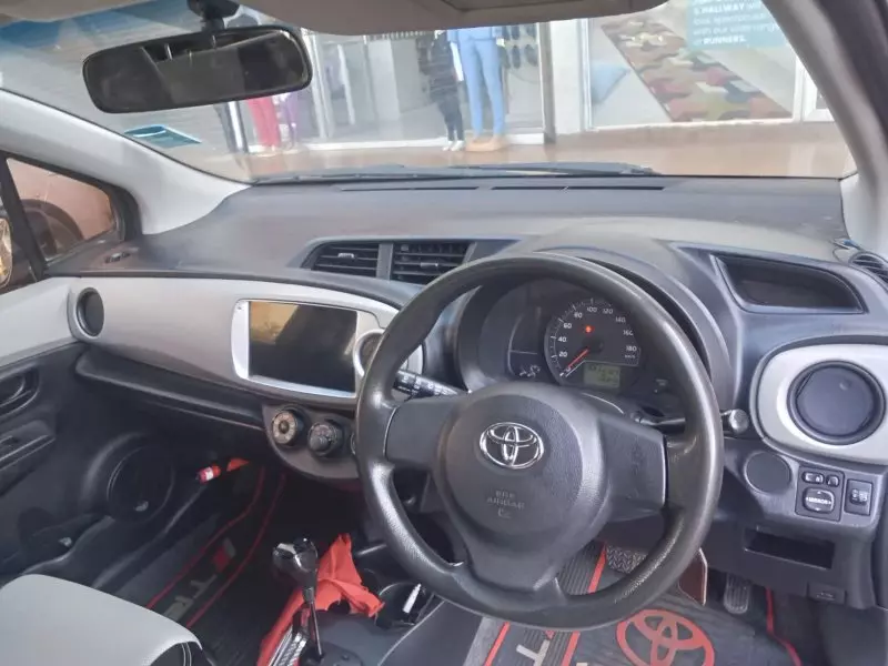 Toyota Vitz   - 2012