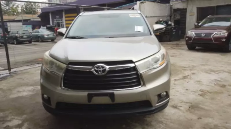 Toyota Highlander   - 2014