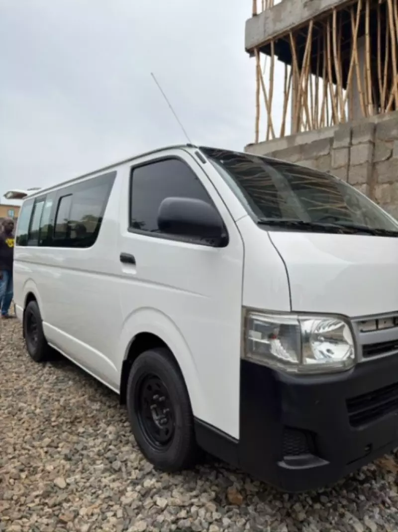 TOYOTA Hiace - 2012