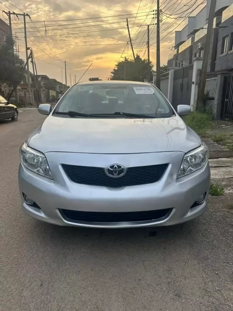 Toyota Corolla   - 2009