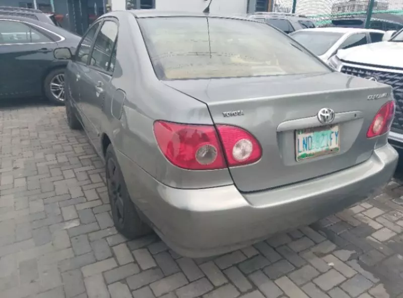 Toyota Corolla   - 2004