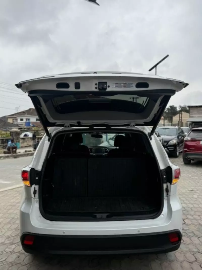 TOYOTA Highlander   - 2016