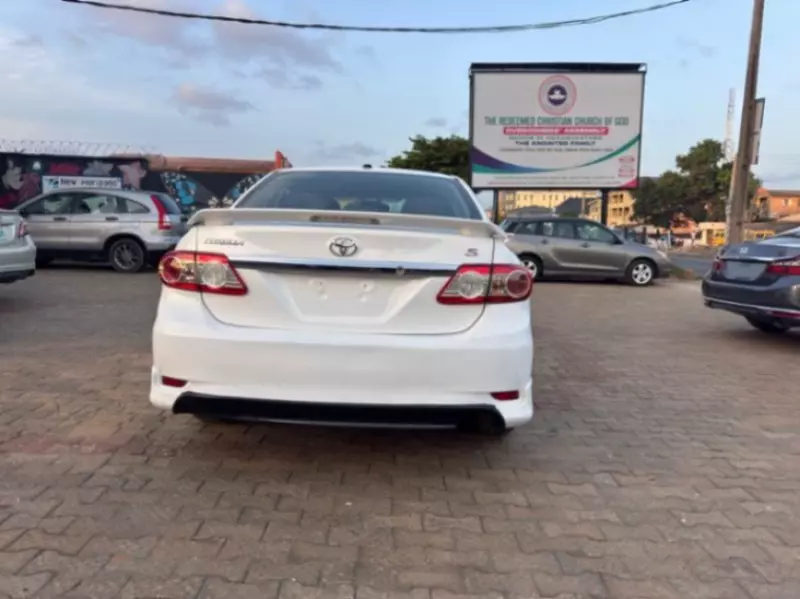 Toyota Corolla   - 2011
